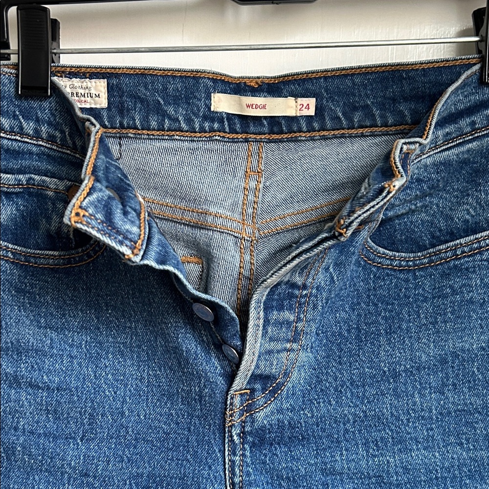 Levi's Wedgie Jeans Size 24